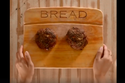 Hamburguesas rellenas con huevo