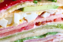 Torta de panqueques salada