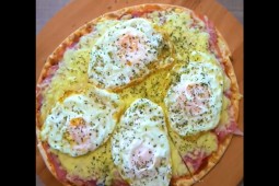 Pizza con huevo